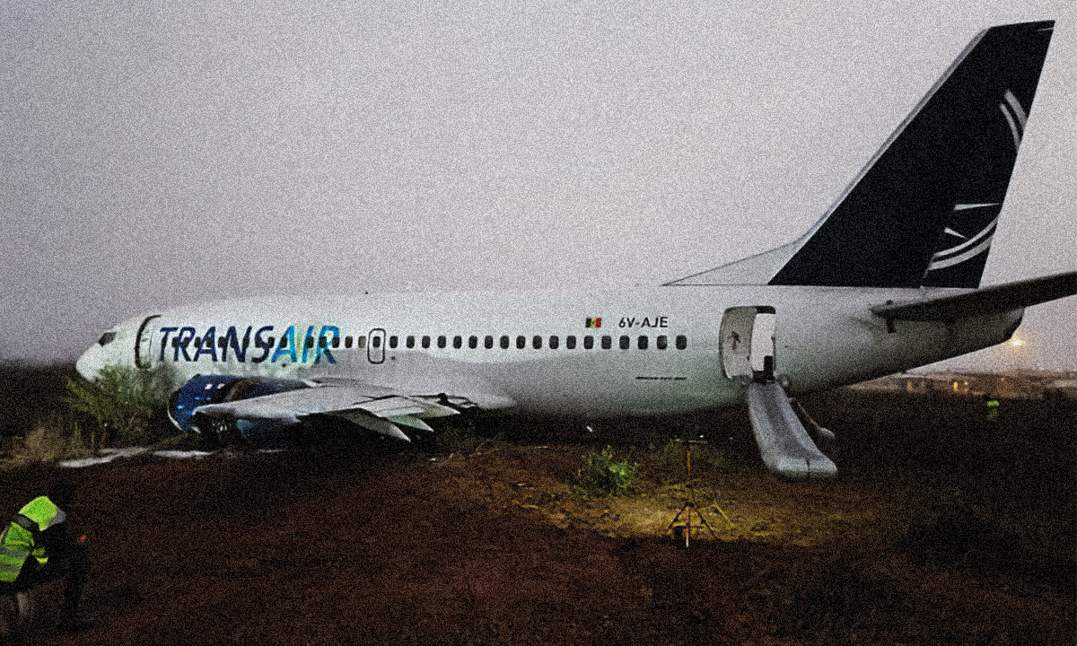 Otro accidente de un avión Boeing: 10 pasajeros resultan heridos tras salirse de la pista en Senegal