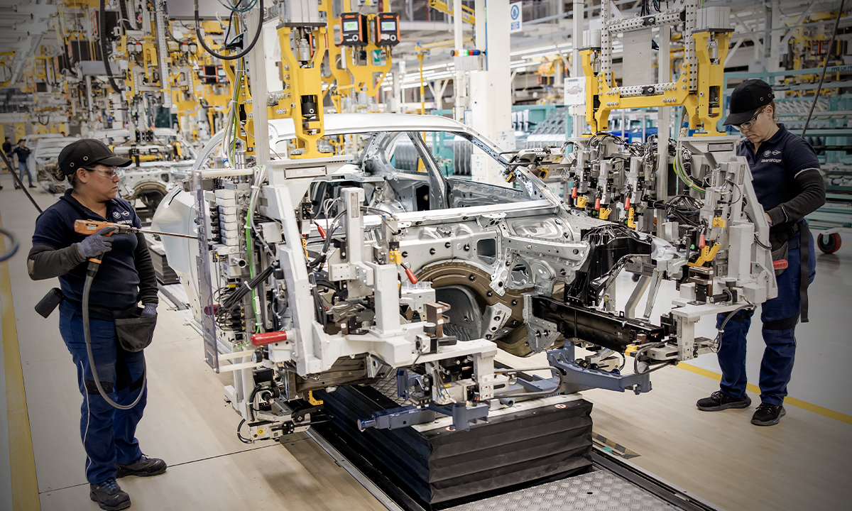 BMW invierte 800 mde en nueva planta de baterías para autos eléctricos