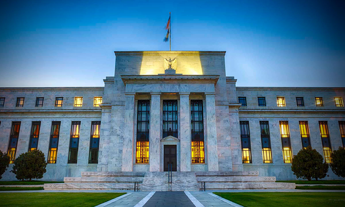 Fed mantiene la tasa de interés sin cambios e indica que solo habrá un recorte este año