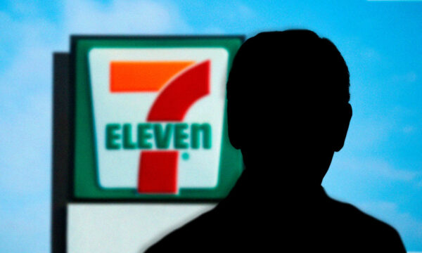 ¿Qué empresario es propietario de 7-Eleven? 