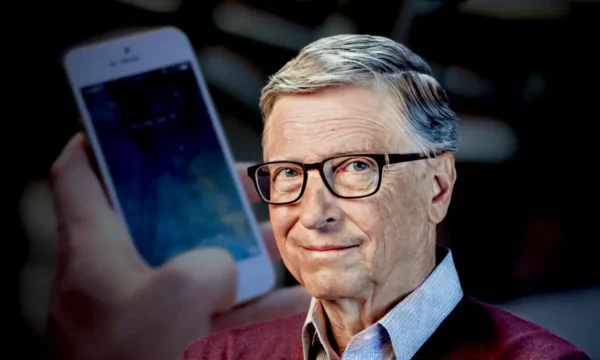 ¿Usas mucho el celular? Bill Gates da recomendación de cuándo emplearlo en el día