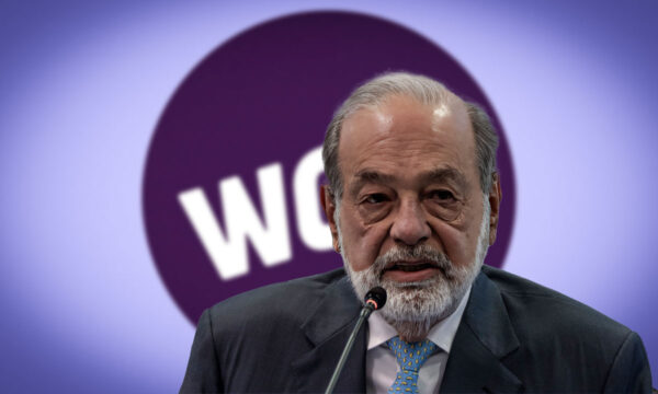 Carlos Slim y Telefónica se unen para adquirir activos de su competidor WOM en Chile