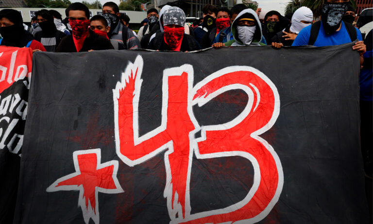 ‘La marcha de los necios’; crónica sobre el 10 aniversario del caso Ayotzinapa