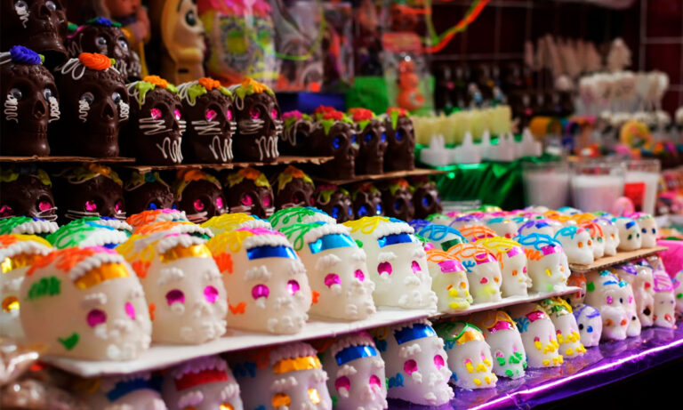 Productos chinos hacen que las ventas de Halloween y Día de Muertos caigan en manos del comercio informal