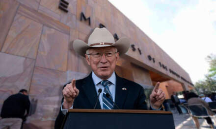 Ken Salazar inaugura embajada de EU en México, su acto de despedida