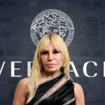 Donatella Versace deja su cargo como jefa de diseño en la casa de moda; ¿se acerca la venta a Prada?