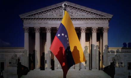 Corte Suprema de EU impide a Donald Trump deportar inmigrantes venezolanos
