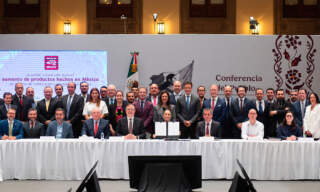 Claudia Sheinbaum firma acuerdo con la ANTAD para vender más productos ‘Hecho en México’
