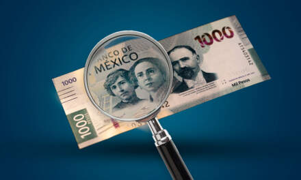 Solo la mitad de los mexicanos revisa si sus billetes son auténticos: Banxico