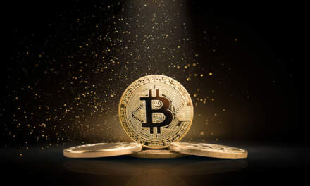 Bitcoin aprovecha repunte tecnológico y alcanza nuevo récord, supera los 112,000 dólares