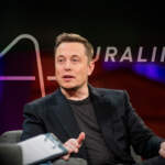 Neuralink, de Elon Musk, vale 9,000 mdd, pero se presenta como una ‘pequeña empresa desfavorecida’