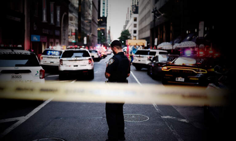 Cinco personas fallecen en tiroteo en Nueva York; el objetivo del atacante eran las oficinas de la NFL