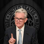 Jerome Powell lanza ‘tímido guiño’ a posible recorte de la tasa de interés en reunión anual de la Fed