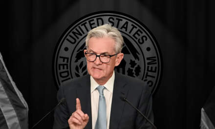 Jerome Powell lanza ‘tímido guiño’ a posible recorte de la tasa de interés en reunión anual de la Fed