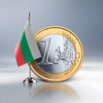 Bulgaria le abre las puertas al euro; adoptará la moneda a partir de 2026