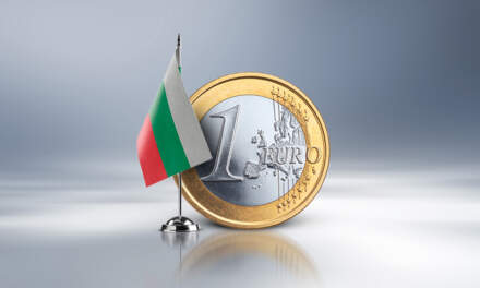 Bulgaria le abre las puertas al euro; adoptará la moneda a partir de 2026