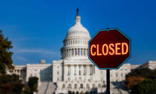 Riesgo de cierre en el gobierno de Estados Unidos; informe de empleo no se publicaría