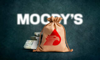 Deuda de Pemex bajará a 79,000 mdd hacia 2027, estima Moody’s