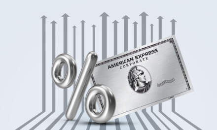 American Express reporta alza en sus ingresos de 16% y mejora sus previsiones anuales