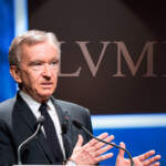 Bernard Arnault refuerza su control sobre LVMH: compra acciones por 1,600 mdd