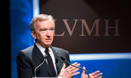 Bernard Arnault refuerza su control sobre LVMH: compra acciones por 1,600 mdd