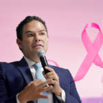 Enrique Vargas, senador por Huixquilucan, legisla para mujeres con cáncer de mama