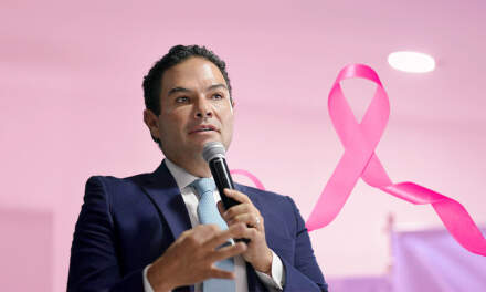 Enrique Vargas, senador por Huixquilucan, legisla para mujeres con cáncer de mama