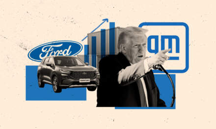 ¿Aranceles favorecen a las automotrices? Trump dice ser el responsable del avance de GM y Ford