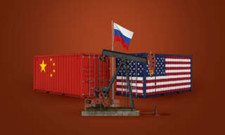 Petróleo se dispara casi 5% ante nuevas restricciones de China y EU contra Rusia