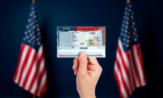 Visa H-1B de 100,000 dólares frenará el crecimiento económico de EU: Oxford Economics