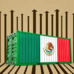 Exportaciones mexicanas aceleran 14% en octubre; regresa el superávit a la balanza comercial