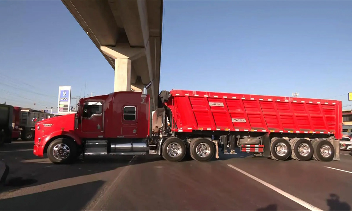 Transportistas liberan carreteras parcialmente; amenazan con nuevo bloqueo total si Segob no da soluciones