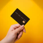 Topes a comisiones: nuevo campo de batalla entre bancos, comercios y autoridades