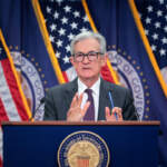 Fed cumple los pronósticos: recorta su tasa de interés ante mayores riesgos para la economía de EU