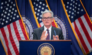 Fed cumple los pronósticos: recorta su tasa de interés ante mayores riesgos para la economía de EU