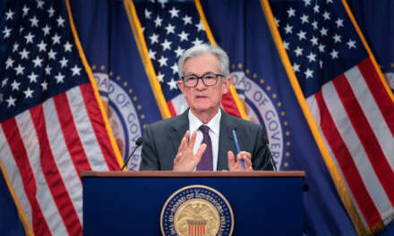 Fed cumple los pronósticos: recorta su tasa de interés ante mayores riesgos para la economía de EU