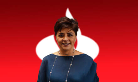 Irene Espinosa, exsubgobernadora de Banxico, llega a Santander