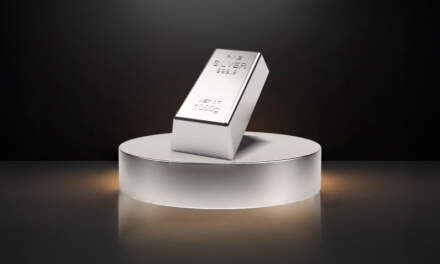 Plata ‘brilla’ más que el oro: precio sube más de 71% en 2025 y alcanza máximos históricos