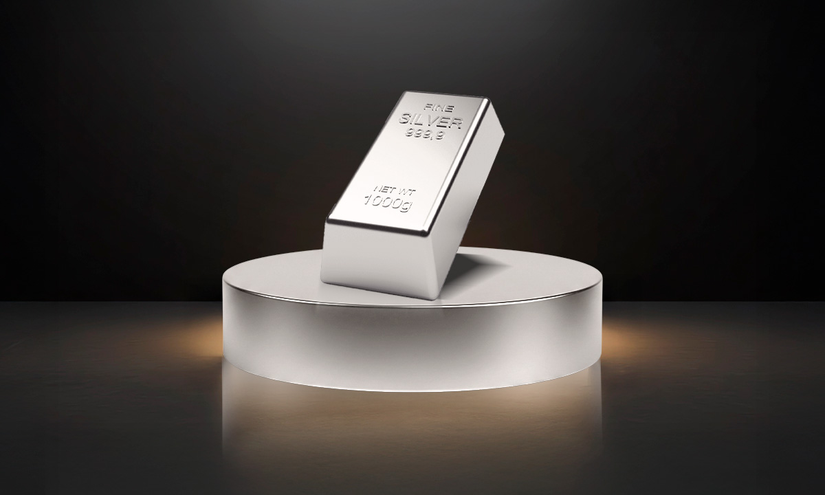 Plata ‘brilla’ más que el oro: precio sube más de 71% en 2025 y alcanza máximos históricos