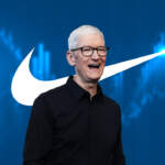 Tim Cook, de Apple, al rescate de Nike: adquiere participación millonaria e impulsa sus acciones