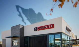 Chipotle lanza nuevo menú para enfrentar retos en ventas previo a su llegada a México