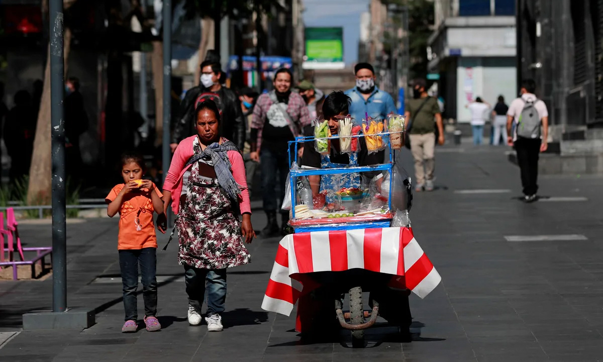 Un millón de mexicanos salen del mercado laboral: Inegi