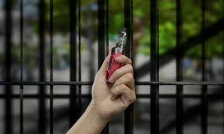 ¿Te pueden meter a la cárcel por usar vapeadores? Esto dice la propuesta de reforma a la ley de salud