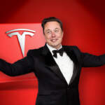 Acciones de Tesla tocan máximo histórico: Elon Musk apuesta todo a los robotaxis y el FSD