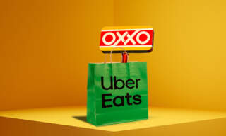 Oxxo refuerza su estrategia digital y firma alianza con Uber Eats; así operará la empresa