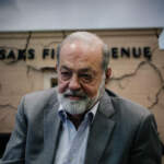 Saks se declara en quiebra en EU y revive el fallido negocio de lujo de Carlos Slim en México