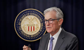 Fed pone pausa a los recortes a la tasa de interés, mientras se avecina la salida de Jerome Powell