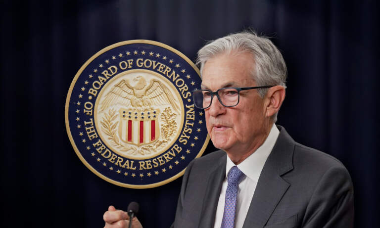Fed pone pausa a los recortes a la tasa de interés, mientras se avecina la salida de Jerome Powell