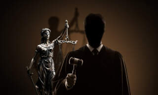 Propuesta de jueces sin rostro desata críticas por riesgos legales