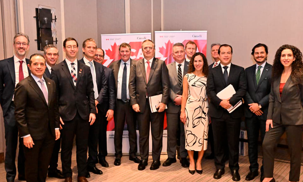 Marcelo Ebrard con empresarios canadienses/ Fotoarte: Natalia Montiel